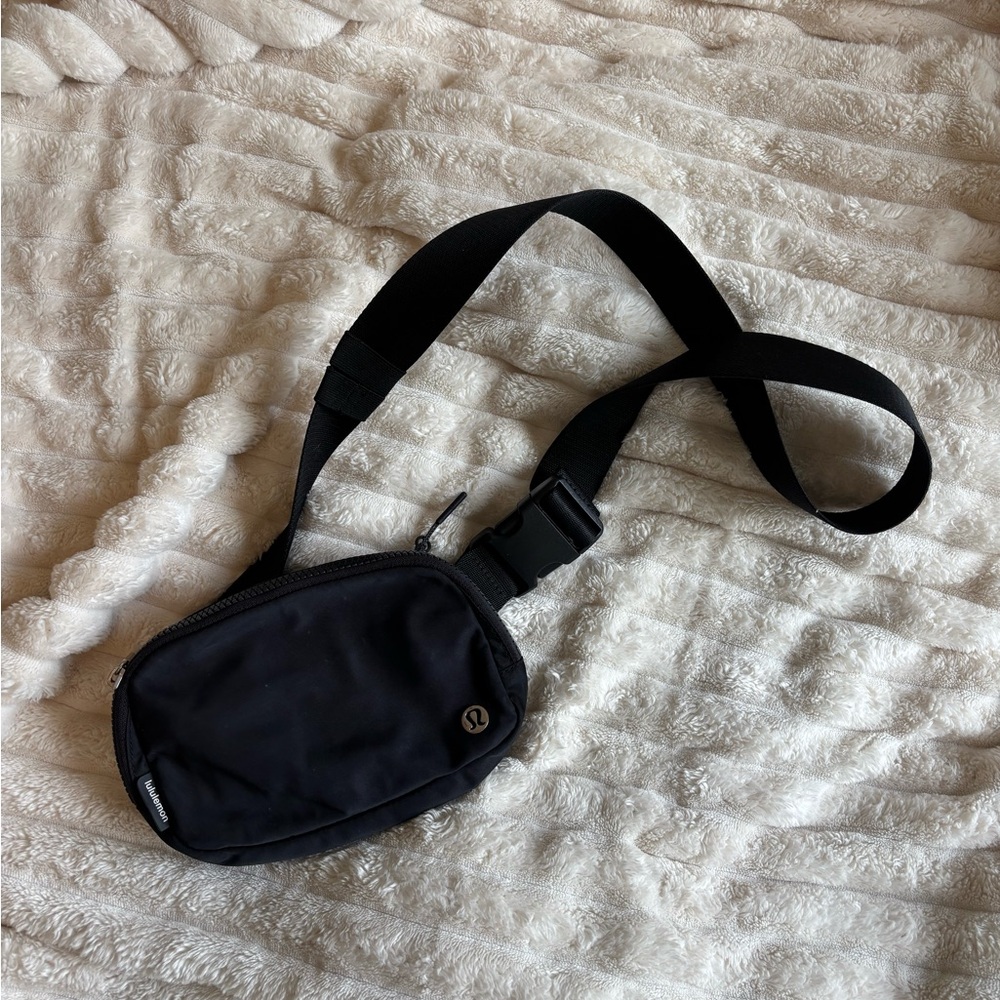 lululemon athletica Black Belt Bag Compact Design